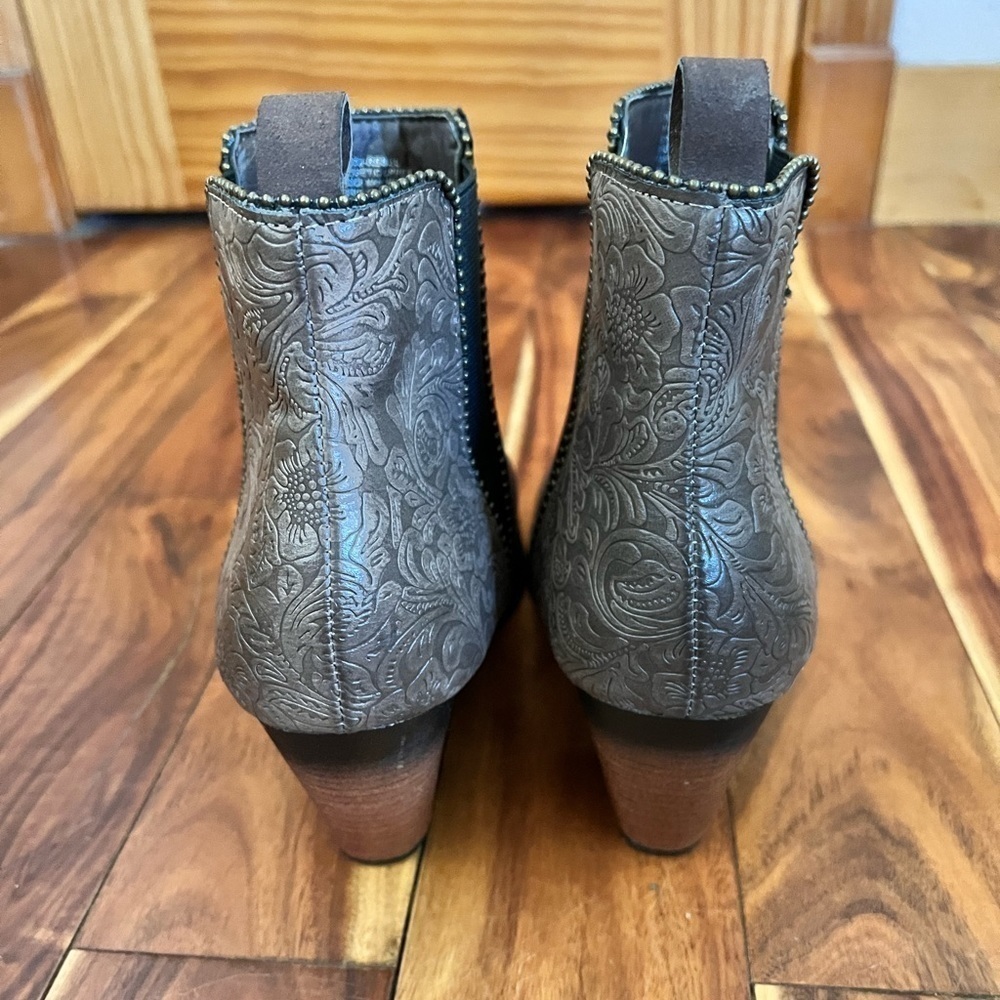 Maurices 10M Vegan Taupe Ankle Boots Embossed Mixed Media Casual Boho Western - Picture 5 of 10